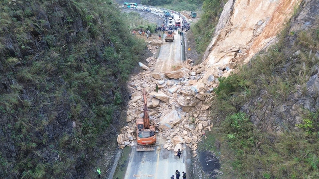 Chuyên gia chỉ cách phòng tránh rủi ro sạt lở khi đi đường đèo núi- Ảnh 1. Chuyên gia chỉ cách phòng tránh rủi ro sạt lở khi đi đường đèo núi- Ảnh 1.