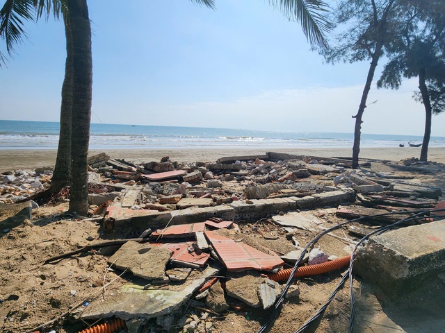 Đầu tư 2,5 tỷ đồng 'vá' tuyến kè biển Sầm Sơn- Ảnh 3. Đầu tư 2,5 tỷ đồng 'vá' tuyến kè biển Sầm Sơn- Ảnh 3.