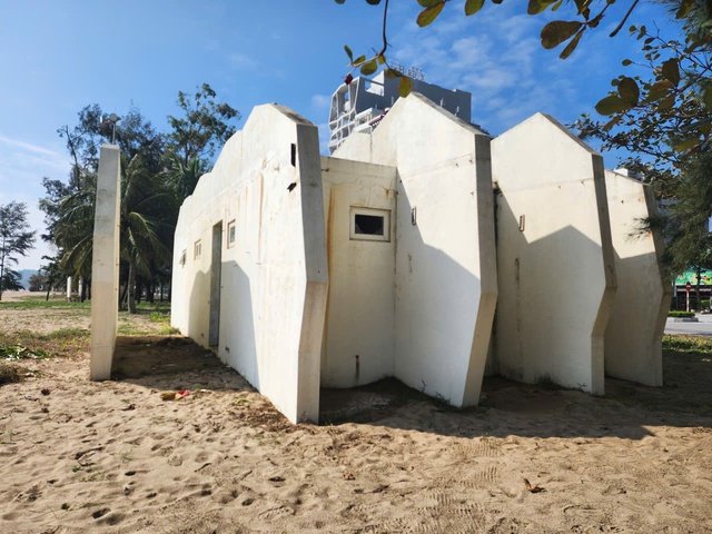 Đầu tư 2,5 tỷ đồng 'vá' tuyến kè biển Sầm Sơn- Ảnh 1. Đầu tư 2,5 tỷ đồng 'vá' tuyến kè biển Sầm Sơn- Ảnh 1.