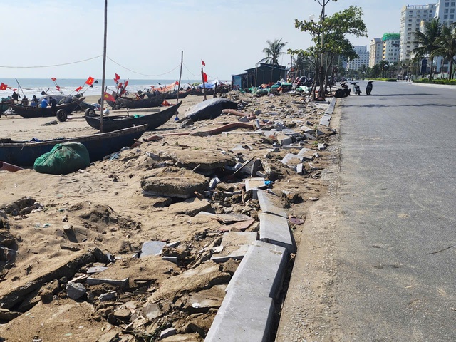 Đầu tư 2,5 tỷ đồng 'vá' tuyến kè biển Sầm Sơn- Ảnh 5. Đầu tư 2,5 tỷ đồng 'vá' tuyến kè biển Sầm Sơn- Ảnh 5.