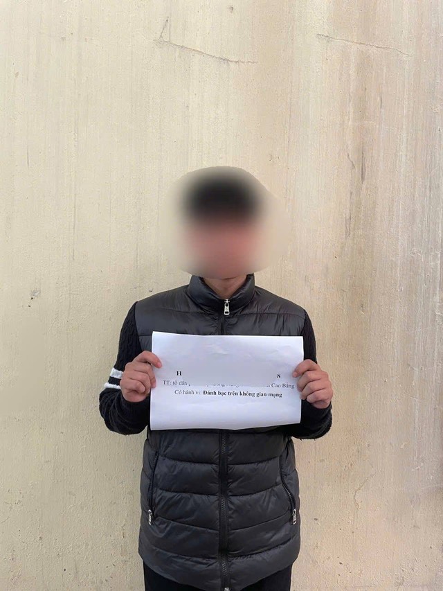 Khởi tố 2 đối tượng đánh bạc trên mạng- Ảnh 2.