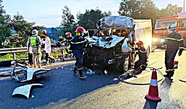 Sau vụ tai nạn 4 người chết trên cao tốc Đà Nẵng - Quảng Ngãi, Bộ Xây dựng chỉ đạo gì?- Ảnh 2. Sau vụ tai nạn 4 người chết trên cao tốc Đà Nẵng - Quảng Ngãi, Bộ Xây dựng chỉ đạo gì?- Ảnh 2.