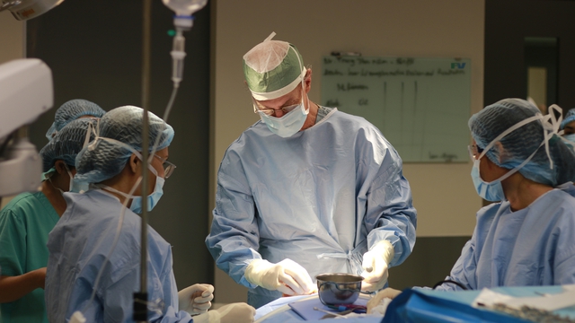 Phẫu thuật thu nhỏ chiếc lưỡi khổng lồ giúp cậu bé 9 tuổi tìm lại nụ cười- Ảnh 3. Phẫu thuật thu nhỏ chiếc lưỡi khổng lồ giúp cậu bé 9 tuổi tìm lại nụ cười- Ảnh 3.