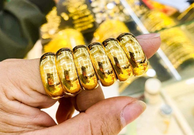 Giá vàng hôm nay ngày 18/12 tiếp tục tăng- Ảnh 1. Giá vàng hôm nay ngày 18/12 tiếp tục tăng- Ảnh 1.