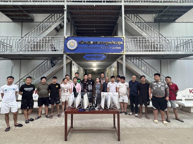 Bóc gỡ đường dây 'tổng tài độc thân, người đẹp cô đơn' lừa đảo gần 3.000 nạn nhân- Ảnh 2. Bóc gỡ đường dây 'tổng tài độc thân, người đẹp cô đơn' lừa đảo gần 3.000 nạn nhân- Ảnh 2.