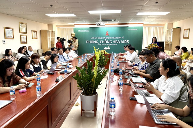 Hỏi - Đáp về "Giải báo chí toàn quốc về phòng, chống HIV/AIDS- Ảnh 1. Hỏi - Đáp về "Giải báo chí toàn quốc về phòng, chống HIV/AIDS- Ảnh 1.