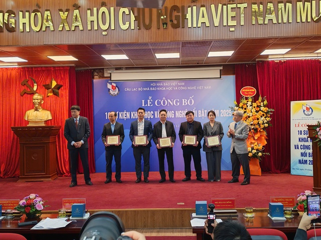 Ca phẫu thuật 'lấy thận ra ngoài sửa chữa rồi ghép lại' là sự kiện khoa học và công nghệ tiêu biểu năm 2025- Ảnh 1.