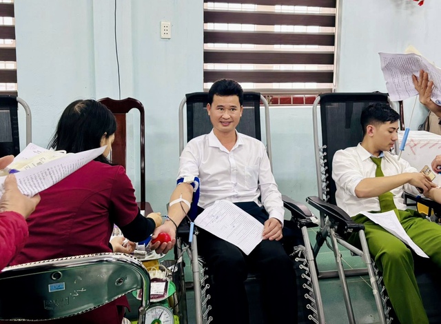 Thu gần 400 đơn vị máu trong ngày hội hiến máu ở thượng nguồn sông Gianh- Ảnh 4.