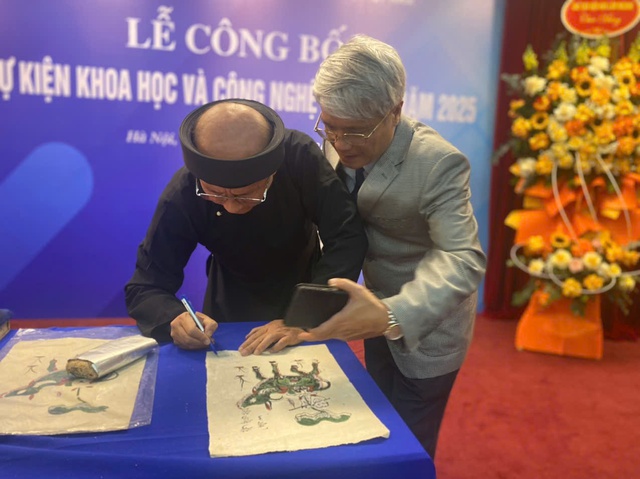 Ca phẫu thuật 'lấy thận ra ngoài sửa chữa rồi ghép lại' là sự kiện khoa học và công nghệ tiêu biểu năm 2025- Ảnh 2.