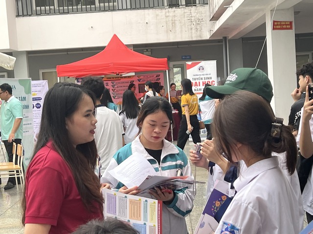 Bất ngờ bỏ tổ hợp xét tuyển truyền thống gây lo ngại, cơ sở đào tạo nói gì?- Ảnh 1.