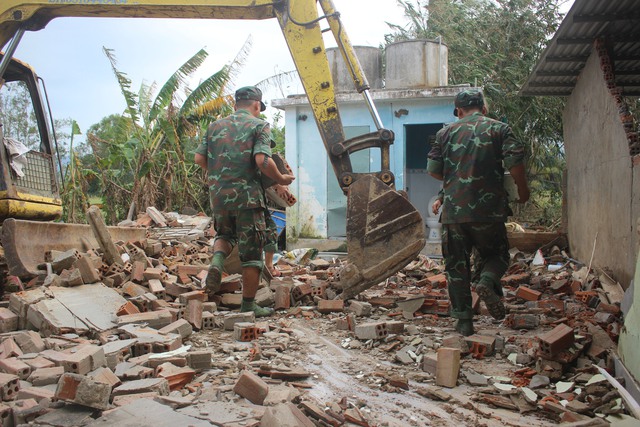 "Chiến dịch Quang Trung" thần tốc xây dựng nhà cho người dân vùng lũ (kỳ I) - Ảnh 11.
