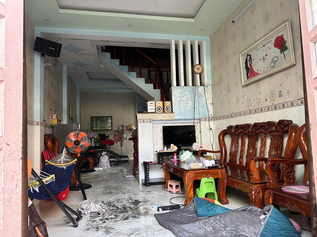 Cháy nhà lúc rạng sáng ở TPHCM, 4 người thương vong- Ảnh 1.