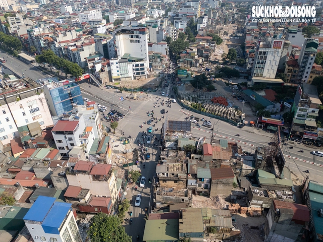 Hiện trạng tuyến đường 'đắt nhất hành tinh' trước hạn bàn giao mặt bằng- Ảnh 6. Hiện trạng tuyến đường 'đắt nhất hành tinh' trước hạn bàn giao mặt bằng- Ảnh 6.