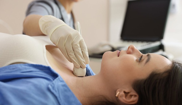 Vì sao ung thư tuyến giáp tăng nhanh ở người trẻ tuổi?- Ảnh 2. Vì sao ung thư tuyến giáp tăng nhanh ở người trẻ tuổi?- Ảnh 2.