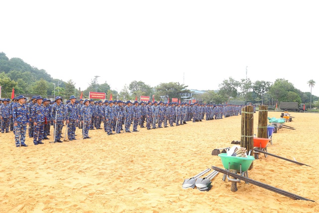"Chiến dịch Quang Trung" thần tốc xây dựng nhà cho người dân vùng lũ (kỳ I) - Ảnh 9.