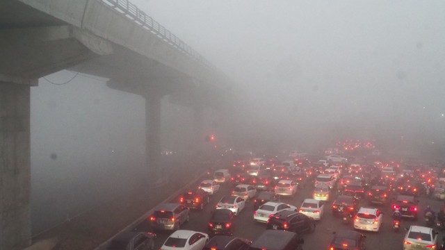 Ô nhiễm không khí ở Hà Nội đã kéo dài, ảnh hưởng sức khỏe người dân- Ảnh 1.