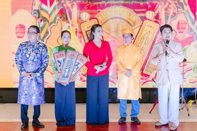 Độc đáo nghệ thuật hát bài chòi - sân chơi của những ván cờ- Ảnh 1. Độc đáo nghệ thuật hát bài chòi - sân chơi của những ván cờ- Ảnh 1.