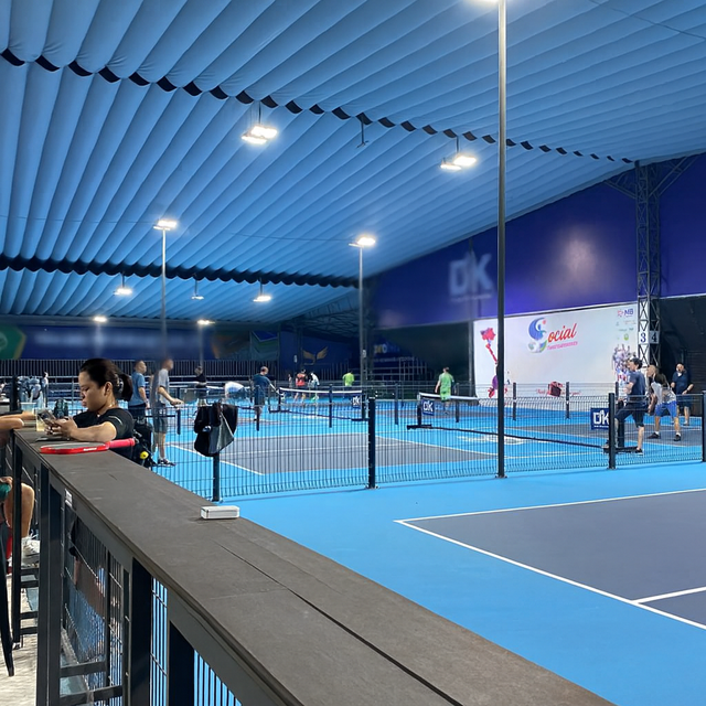 Người dân khổ sở vì sống cạnh sân Pickleball, suốt ngày đêm nghe tiếng 'póc póc'- Ảnh 2. Người dân khổ sở vì sống cạnh sân Pickleball, suốt ngày đêm nghe tiếng 'póc póc'- Ảnh 2.