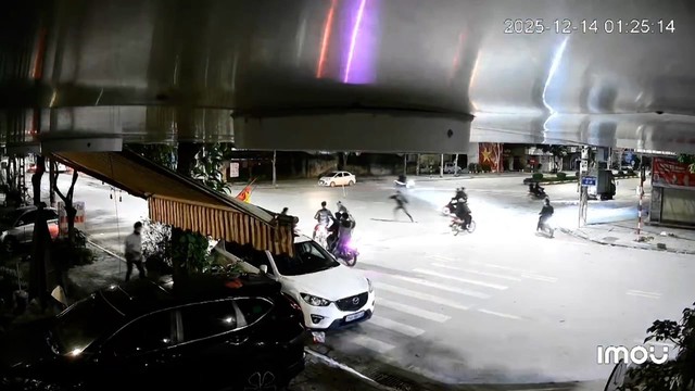 Tạm giam 15 đối tượng dùng hung khí đánh nhau do mâu thuẫn trên mạng xã hội - Ảnh 1.