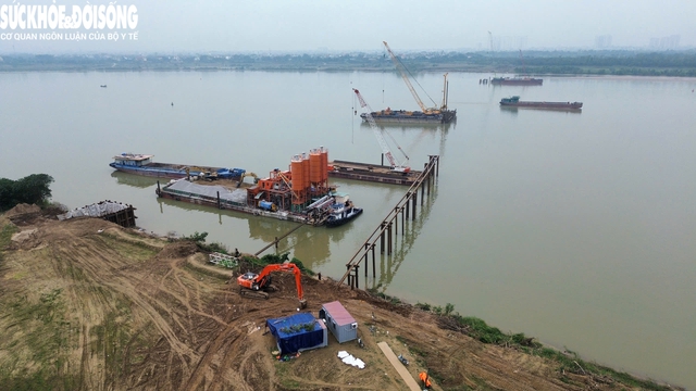 Hiện trạng cầu hơn 11.800 tỷ đồng, kết nối Hà Nội với Hưng Yên sau 4 tháng thi công- Ảnh 1.