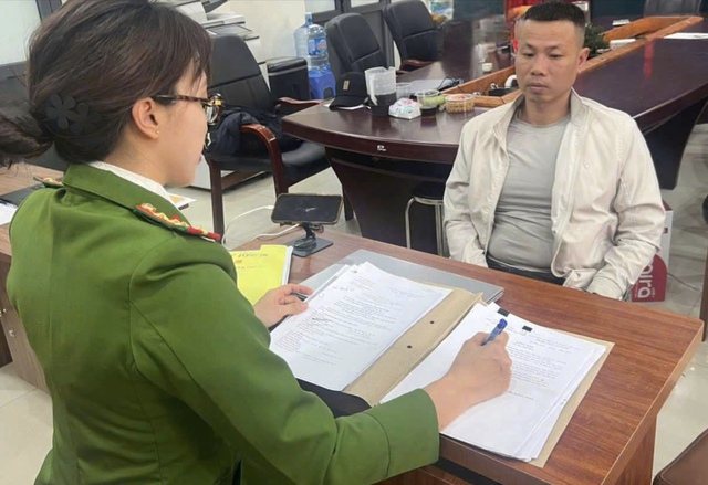 Tạm giữ hình sự tài xế vụ lật ô tô ở Ngã Tư Sở, Hà Nội- Ảnh 1.