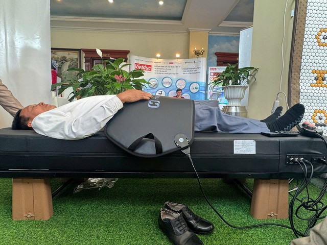 Từ thảm nhiệt từ trường đến thiết bị trị liệu cột sống: VHC Group đưa công nghệ Hàn Quốc vào chăm sóc sức khỏe- Ảnh 2.
