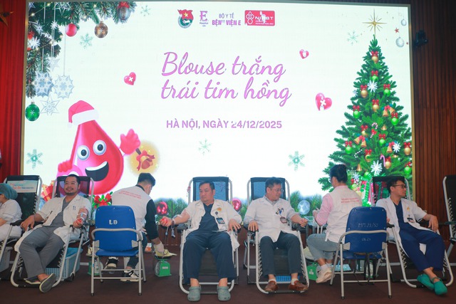 255 đơn vị máu – món quà ý nghĩa của những người thầy thuốc dành tặng bệnh nhân dịp Noel- Ảnh 1.
