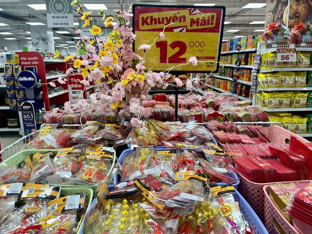 Hàng hoá phục vụ Tết Nguyên đán 2026 'lên kệ' sớm: Đa dạng chủng loại, giá cả ổn định- Ảnh 1.