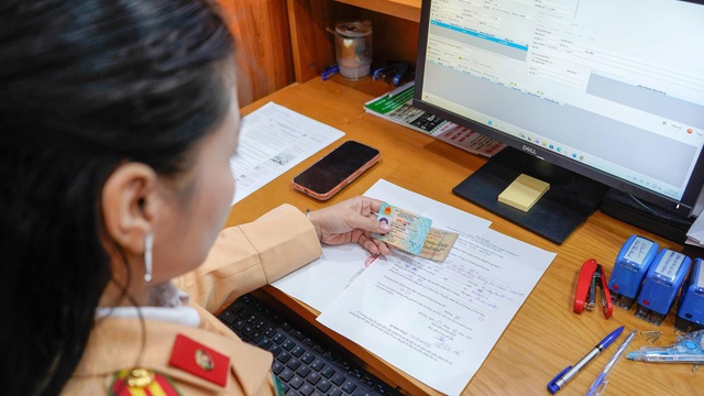 Một tuần, Hà Nội xử lý gần 10.000 hồ sơ cấp đổi giấy phép lái xe- Ảnh 3.
