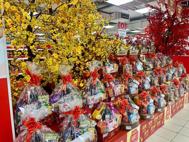 Hàng hoá phục vụ Tết Nguyên đán 2026 'lên kệ' sớm: Đa dạng chủng loại, giá cả ổn định- Ảnh 4.