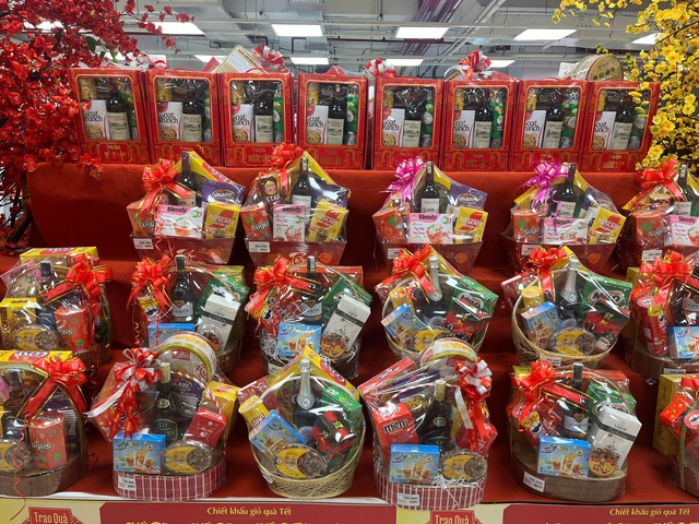 Hàng hoá phục vụ Tết Nguyên đán 2026 'lên kệ' sớm: Đa dạng chủng loại, giá cả ổn định- Ảnh 5.