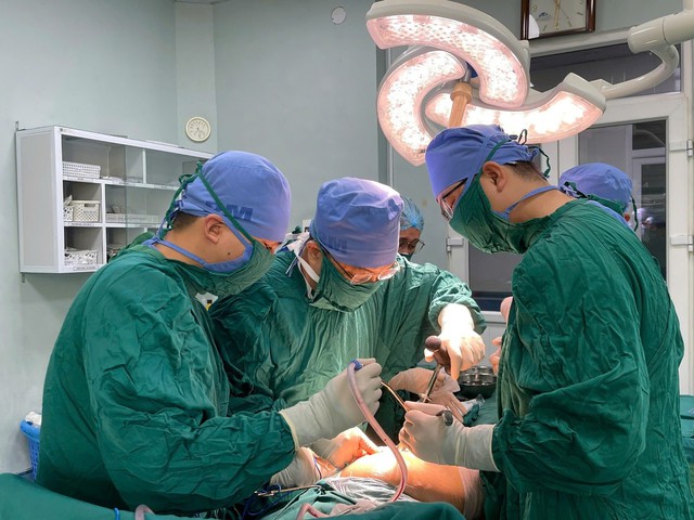 Bệnh viện Chấn thương Chỉnh hình Nghệ An: Khẳng định uy tín trong điều trị gãy cổ xương đùi ở người cao tuổi- Ảnh 1.