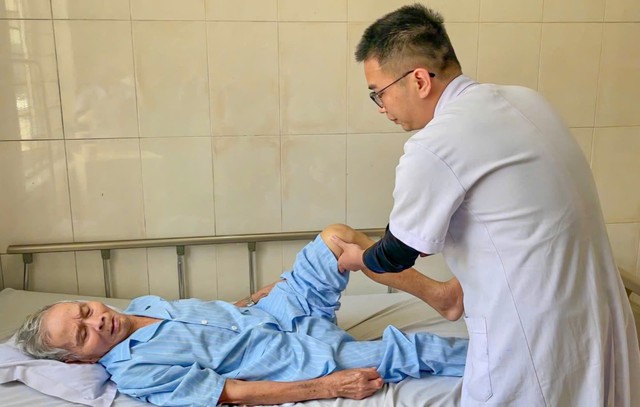 Bệnh viện Chấn thương Chỉnh hình Nghệ An: Khẳng định uy tín trong điều trị gãy cổ xương đùi ở người cao tuổi- Ảnh 3.