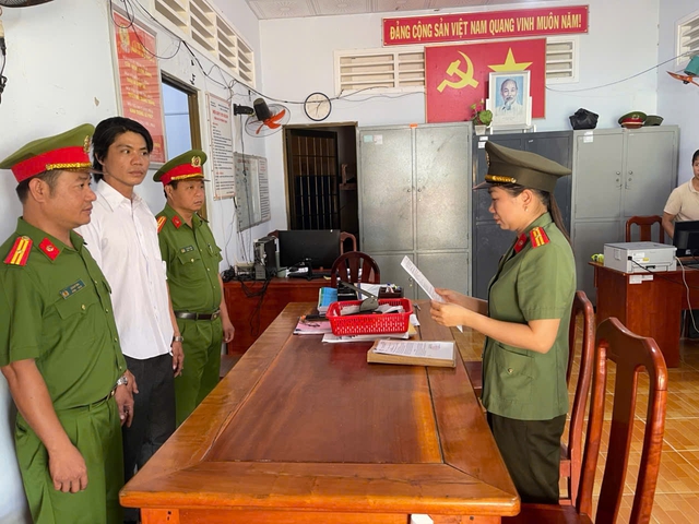 Gã bơm xe có hành vi dâm ô với nữ sinh nhỏ tuổi- Ảnh 1.