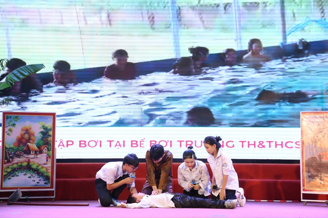 Xây 'vắc-xin kỹ năng' cho trẻ em: Nghệ An quyết liệt giảm đuối nước từ gốc- Ảnh 2.