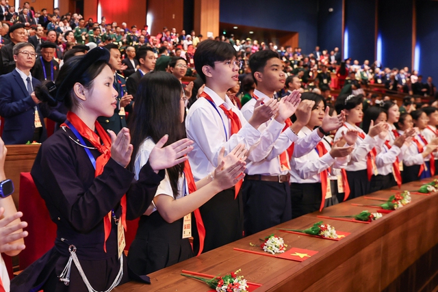 Thủ tướng: Thi đua tạo động lực, truyền cảm hứng và lan tỏa niềm tin trong toàn xã hội- Ảnh 3.