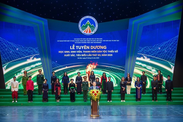 Tuyên dương học sinh, sinh viên, thanh niên dân tộc thiểu số- Ảnh 1.