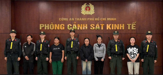 Bắt nhóm đối tượng sản xuất, bán hàng trăm ngàn sản phẩm dầu gió giả bằng hóa chất ở TPHCM- Ảnh 1.