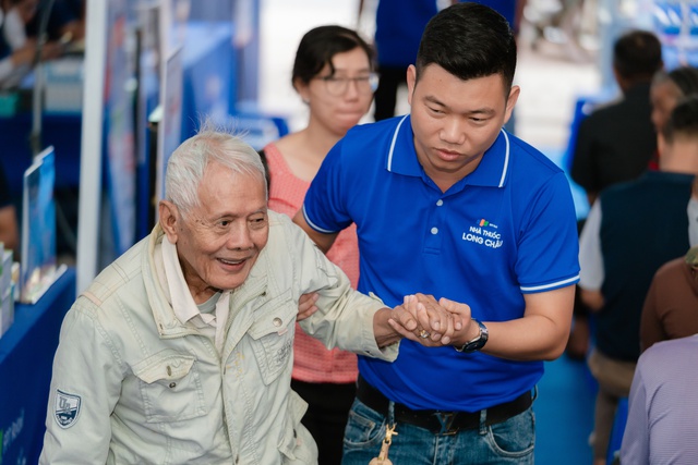 Long Châu và Hòa Minzy kể câu chuyện sức khỏe Việt bằng âm nhạc - Ảnh 4. Long Châu và Hòa Minzy kể câu chuyện sức khỏe Việt bằng âm nhạc - Ảnh 4.