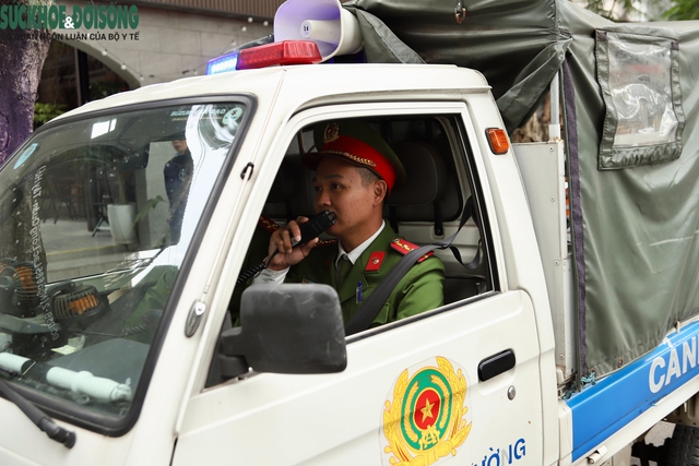 Công an Hà Nội tăng cường kiểm soát, đảm bảo an ninh trật tự khu vực trận địa pháo hoa- Ảnh 2.