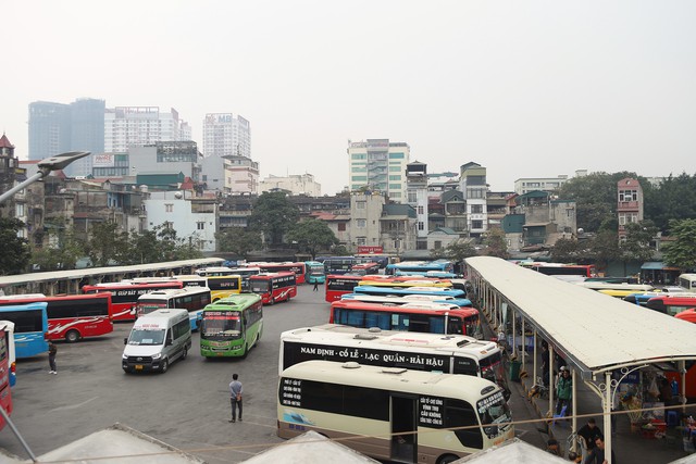 Bến xe Hà Nội tăng 500 xe dịp 30/4, kiểm soát chặt giá vé- Ảnh 2.