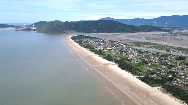 Quản lý bền vững tài nguyên hệ sinh thái bờ biển, giảm rủi ro thiên tai- Ảnh 1.