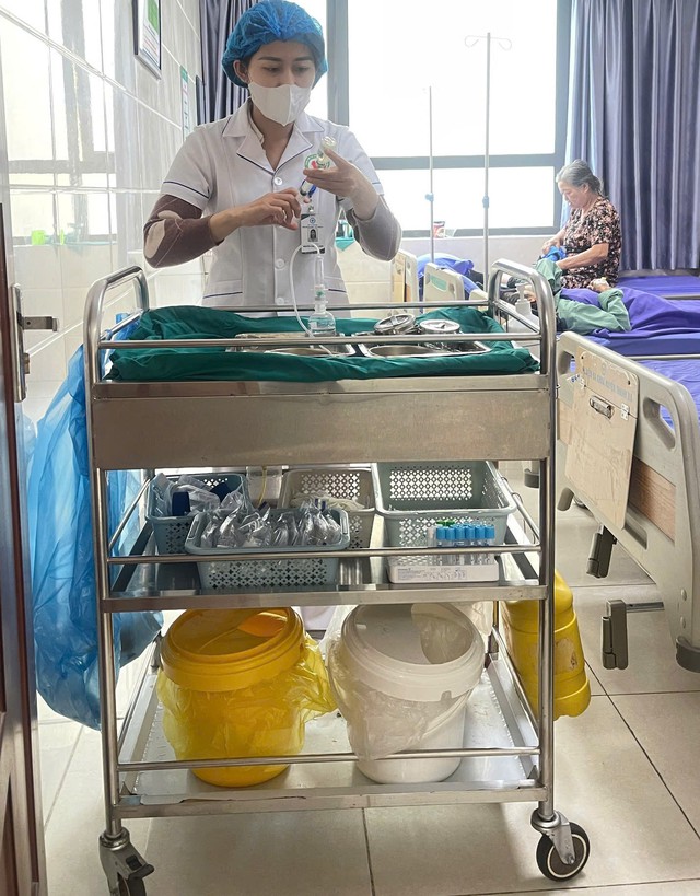 Môi trường y tế xanh - sạch - đẹp để người bệnh luôn được an toàn- Ảnh 2. Môi trường y tế xanh - sạch - đẹp để người bệnh luôn được an toàn- Ảnh 2.