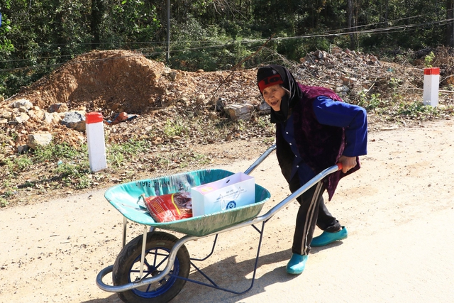 1.511 người dân xã biên giới Cao Bằng được khám bệnh, tư vấn sức khỏe và cấp phát thuốc miễn phí trước thềm năm mới- Ảnh 4. 1.511 người dân xã biên giới Cao Bằng được khám bệnh, tư vấn sức khỏe và cấp phát thuốc miễn phí trước thềm năm mới- Ảnh 4.