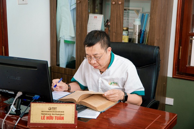 TTƯT.BS CK2 Lê Hữu Tuấn - Hơn 40 năm gìn giữ, phát triển tinh hoa thuốc Nam- Ảnh 1.