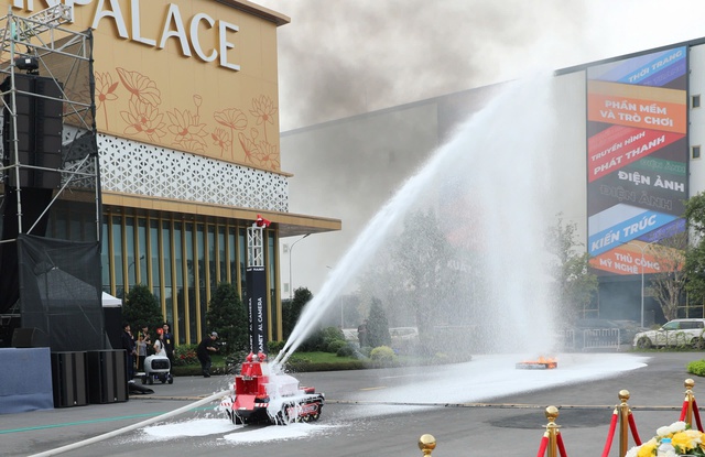 Bộ trưởng Bộ KH&CN Nguyễn Mạnh Hùng: 'Sáng tạo tại Việt Nam, làm ra tại Việt Nam – để dẫn dắt'- Ảnh 2. Bộ trưởng Bộ KH&CN Nguyễn Mạnh Hùng: 'Sáng tạo tại Việt Nam, làm ra tại Việt Nam – để dẫn dắt'- Ảnh 2.