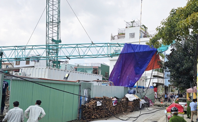 Nguyên nhân cần cẩu bất ngờ gãy đổ giữa trung tâm Đà Nẵng- Ảnh 1.