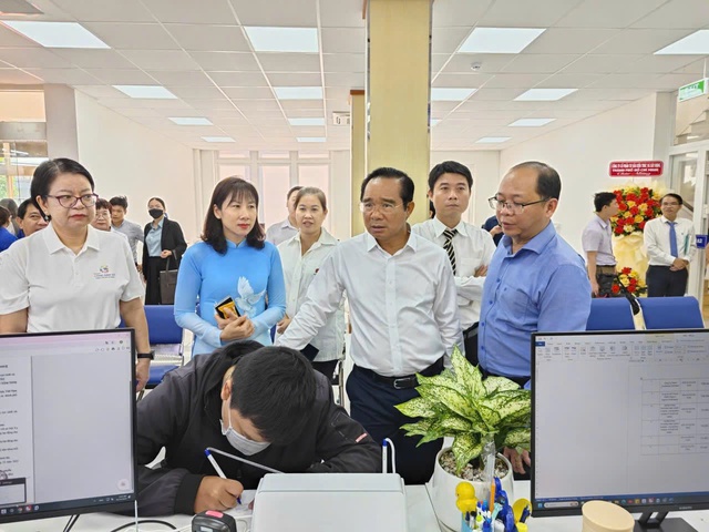 TPHCM ra mắt Trung tâm Phục vụ hành chính công: Không giấy tờ, không địa giới hành chính, giảm 30% thời gian giải quyết thủ tục- Ảnh 3.