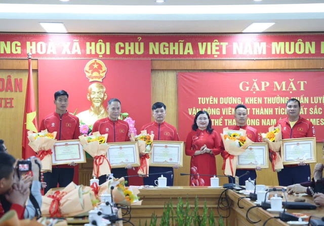 Hà Tĩnh vinh danh những gương mặt thể thao ghi dấu ấn tại SEA Games 33- Ảnh 3. Hà Tĩnh vinh danh những gương mặt thể thao ghi dấu ấn tại SEA Games 33- Ảnh 3.