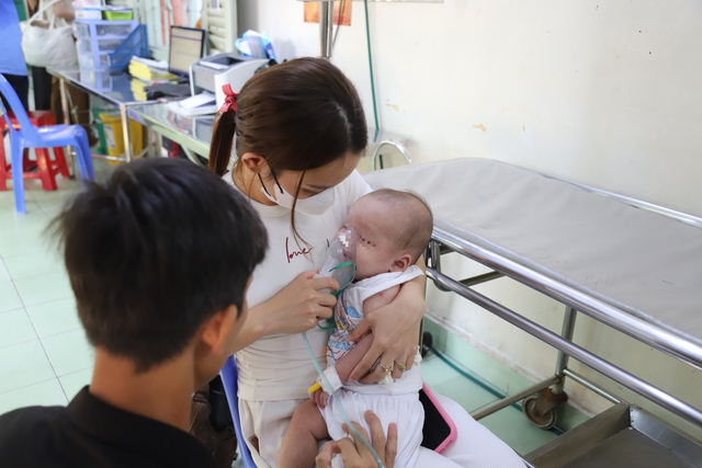 TPHCM ghi nhận nhiều ca tay chân miệng nặng, tác nhân EV71 tái xuất - Ảnh 1.